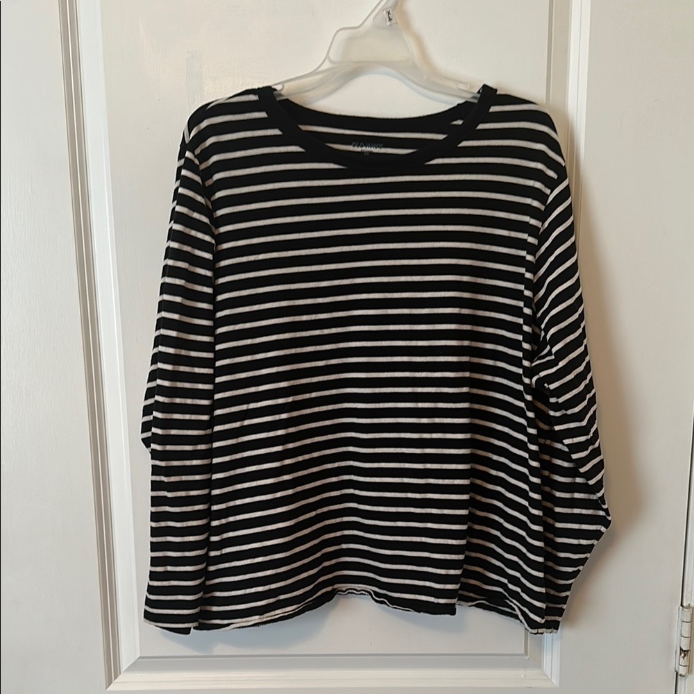 Old Navy "Everywhere" Black & White Striped Long Sleeve Top